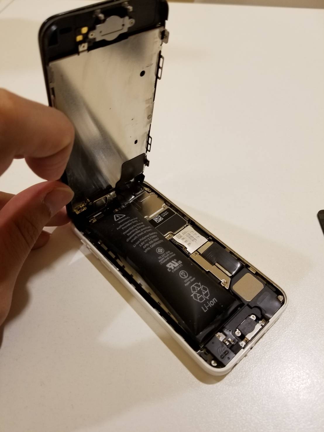 バッテリー膨張について Iphone 修理のスマホbuyerjapan トレッサ横浜店